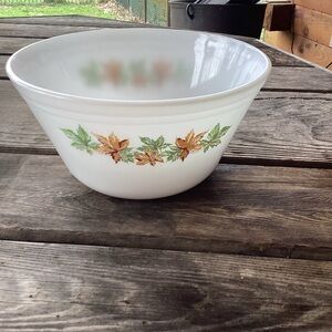 Federal Vintage Salem Maple Leaf Glass Mixing Bowl